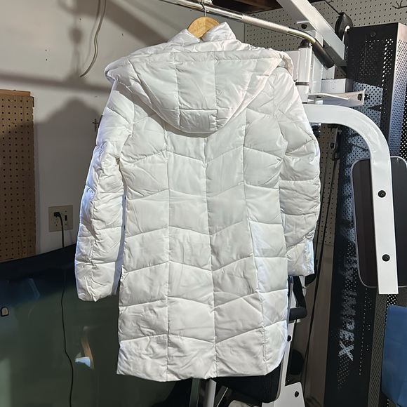 white calvin klein long puffer coat size small, with detachable faux fur hood - Picture 10 of 13
